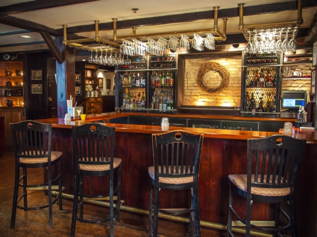 Wiggins Tavern bar and bartop