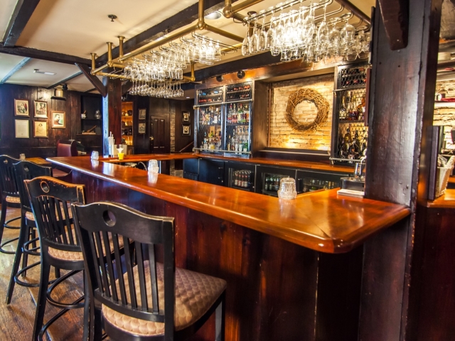 Wiggins Tavern bar