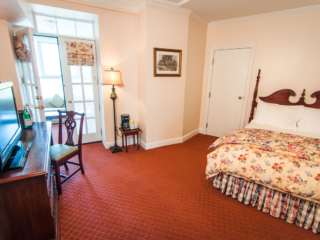 Double Balcony Queen overview